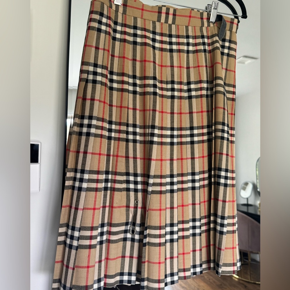 Burberry pleated skirt, size 6